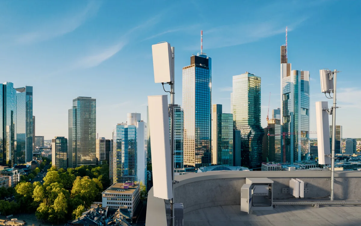 Ericsson AIR 6428 5G radios on a city rooftop