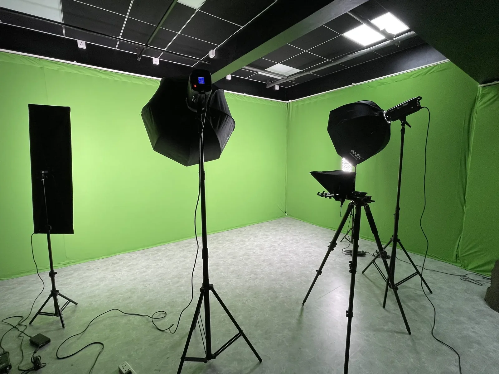 Immersive Chroma Key Walls and Virtual Production Backdrops, image 1